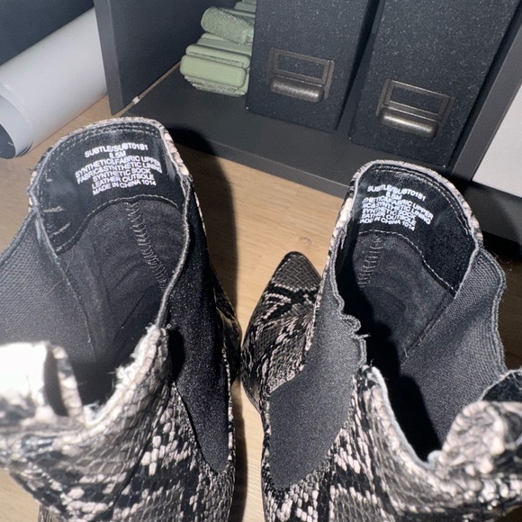 Steve Madden Pointed Toe Snakeskin Boots - Picture 4 of 4